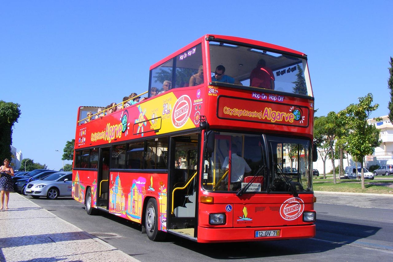 red tour bus albufeira