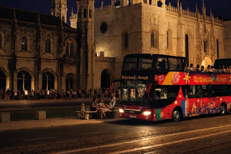 Lisbon_Products_Web_Lisbon_HOHO_NIGHT_BU_P_4276_c25731a9-90ac-4b94-bbf2-28f621e23e20