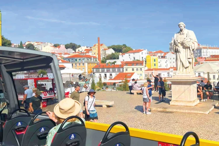 Lisbon_Products_Web_Lisbon_HOHO_NIGHT_BU_P_4277_ba82915a-d3ea-4318-ac4d-fcbf2e4102f0